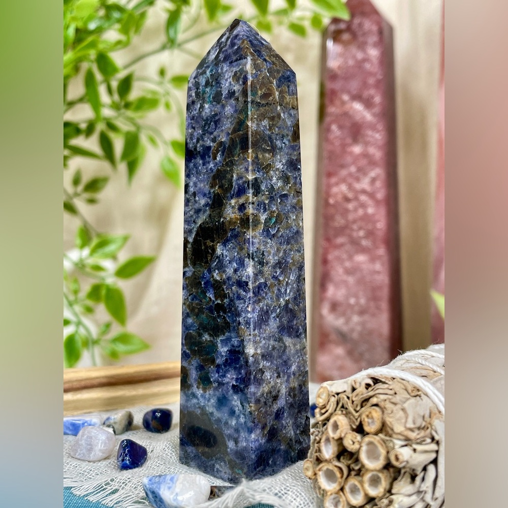 1608 Iolite Crystal Tower - Picture 7 of 10